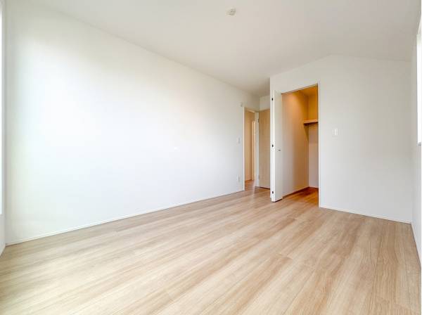 奥行きのあるWICを完備した居室