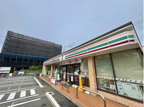 セブンイレブン徒歩6分　約450ｍ