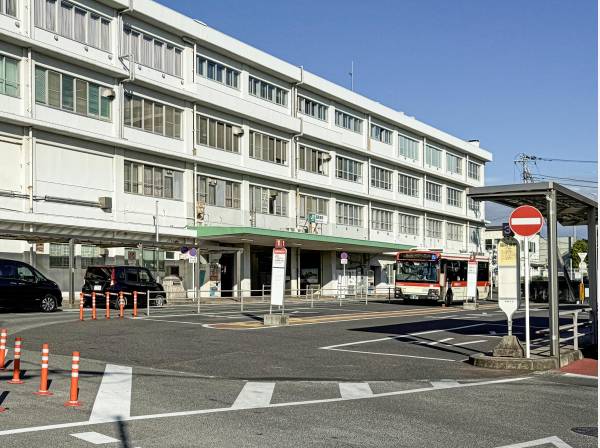 ＪＲ東海道線「国府津」駅までは徒歩３分という近さです