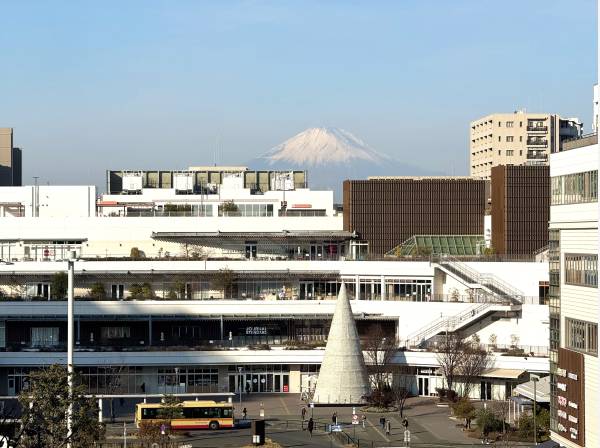 西側バルコニーからは正面に「富士山」を望みます！