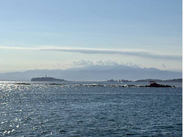 江ノ島と富士山を眺める柴崎海岸まで徒歩3分（約220m）