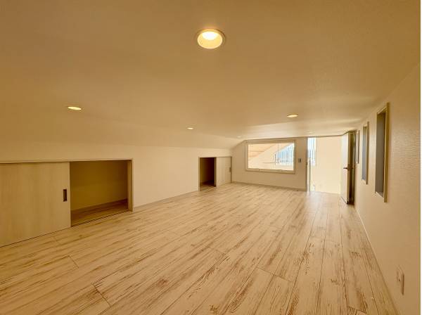 10帖のロフトスペースは子供の遊び場や収納スペースとして活躍