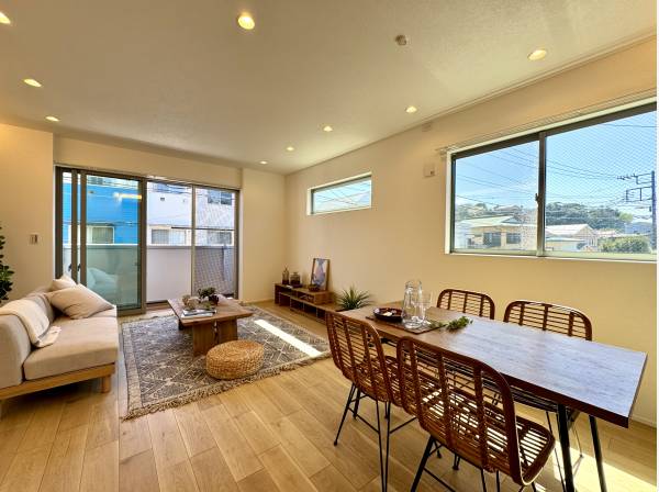 光が差し込む心地良いリビング