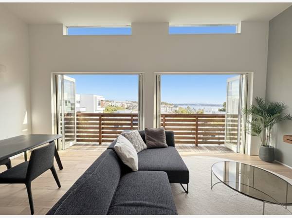 窓からは海と空がひろがります。