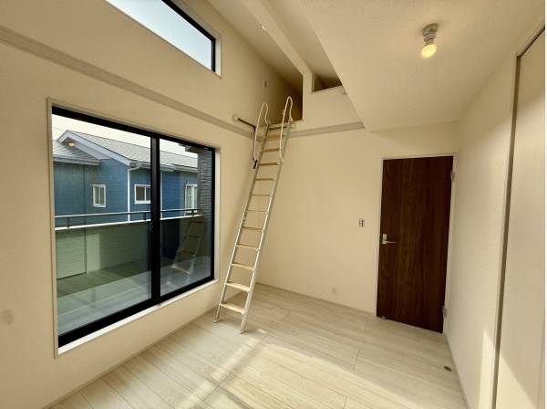 収納豊富な居室