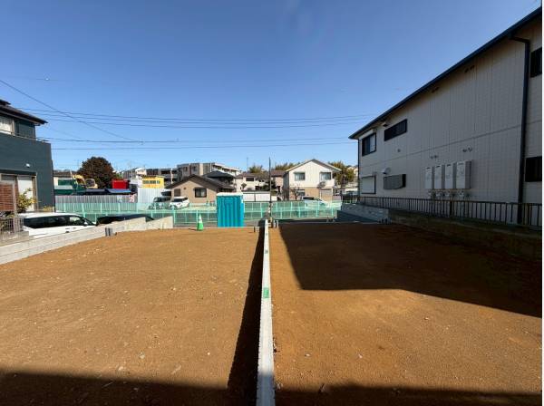 左側の宅地です