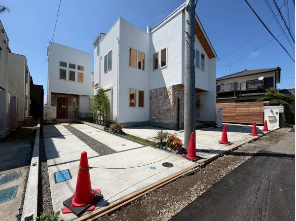 湘南の街並みに映える西海岸スタイルの外観デザイン