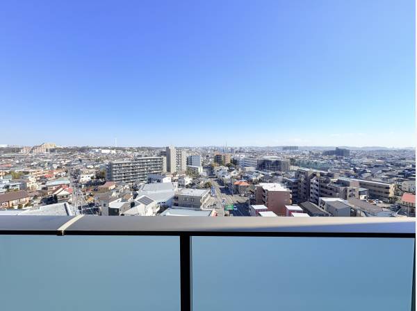 鎌倉、江ノ島の花火大会も望めます。