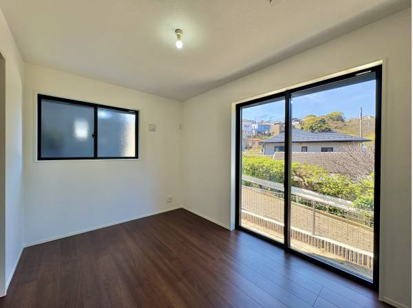 陽光をお部屋全体に広げる大きな窓