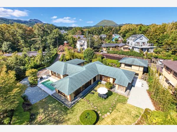 大室山の麓、広大な敷地を利用した平屋戸建てです