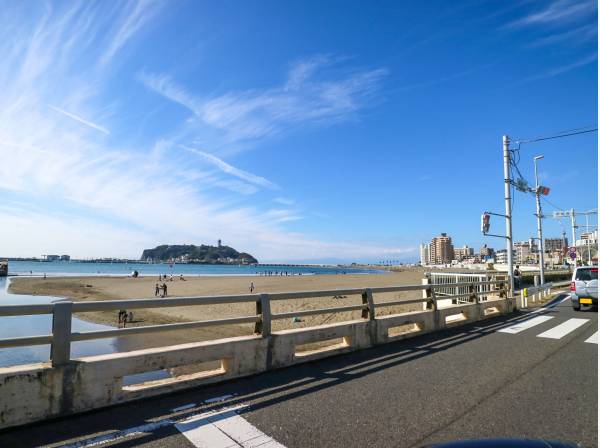 腰越海岸まで徒歩10分(約800ｍ)