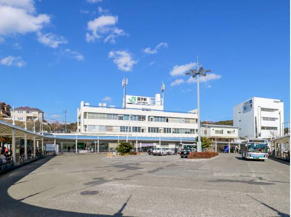 JR横須賀線『逗子』駅まで徒歩11分 (約700ｍ)