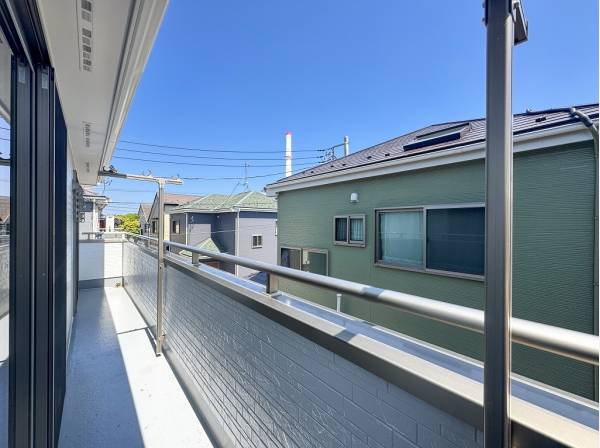 南東に広く面した陽当たりの良いバルコニー