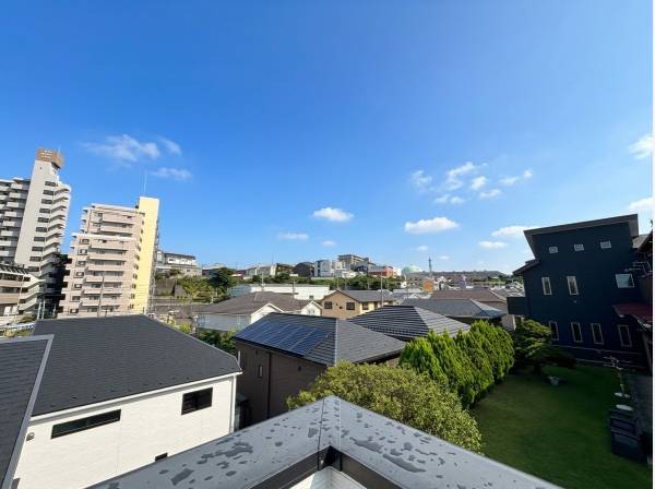 ルーフバルコニーから望む街並み