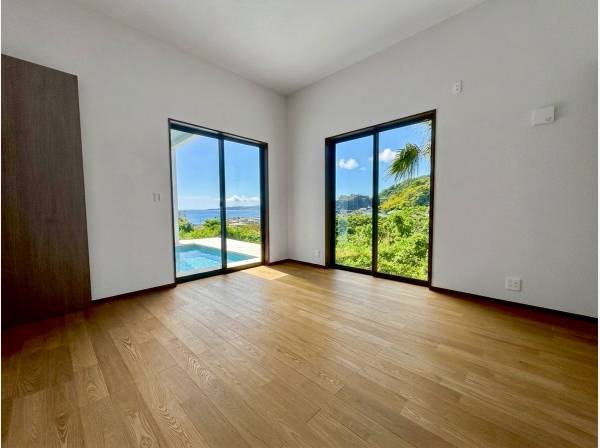 洋室からそのままプールに行ける！