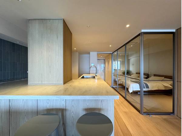 空間に溶け込む上質なキッチンデザイン。住まいの品格を物語ります。