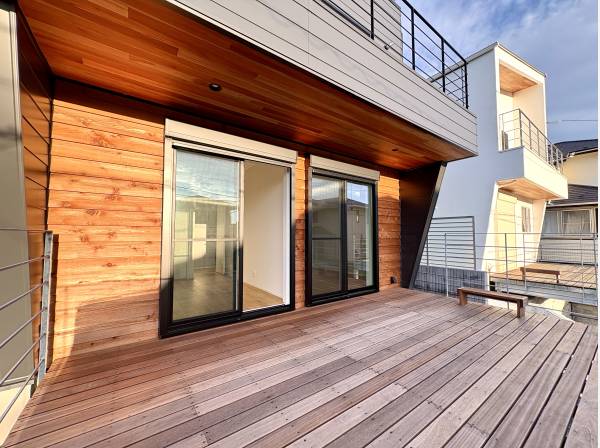 カフェを思わせる温かみのあるデザイン