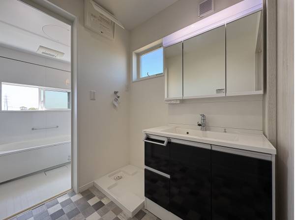 洗面所も広いですね！