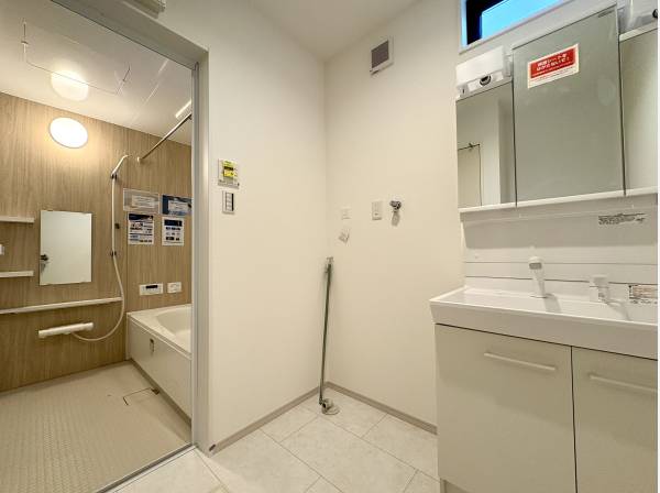 清潔感あふれる洗面空間