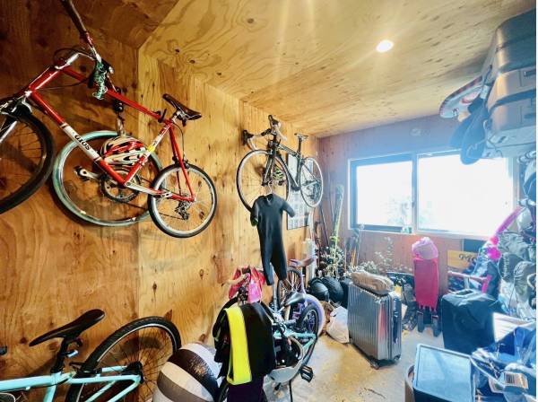 サーフボードや自転車の収納も可能！将来的にお部屋としても活用できます。