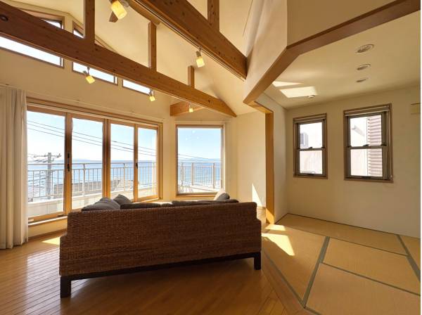 2階リビングからは海・江ノ島を眺めることができます。