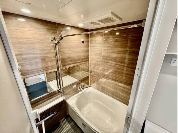 浴室乾燥機が付いております。