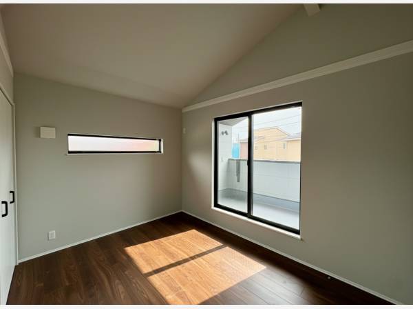 6帖以上のお部屋が全3室ございます