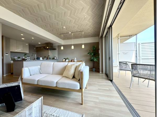 テラスとフラットで繋がります