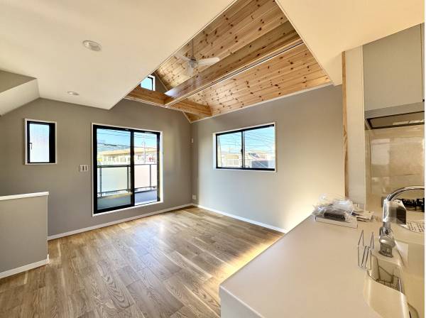 全体を見渡すオープンキッチン