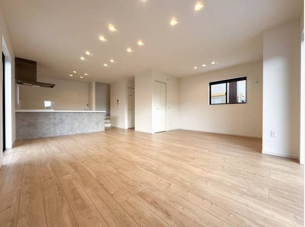 明るいLDKは約21帖超の大空間 LDには床暖房を完備しています