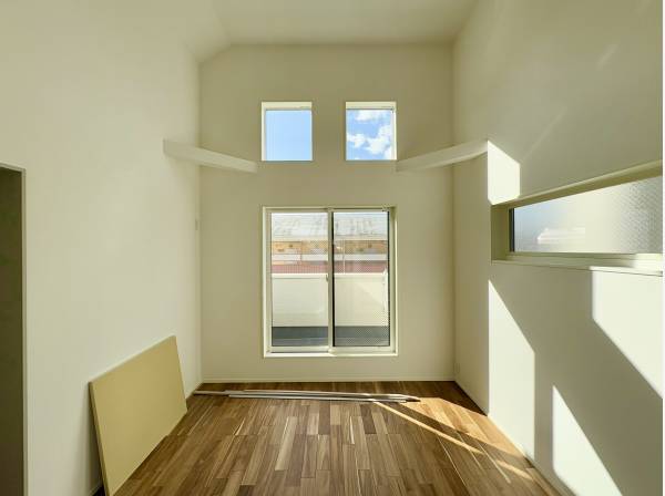 主寝室は9.1帖の広々としたお部屋