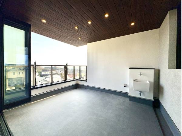 リビングから繋がるインナーバルコニー