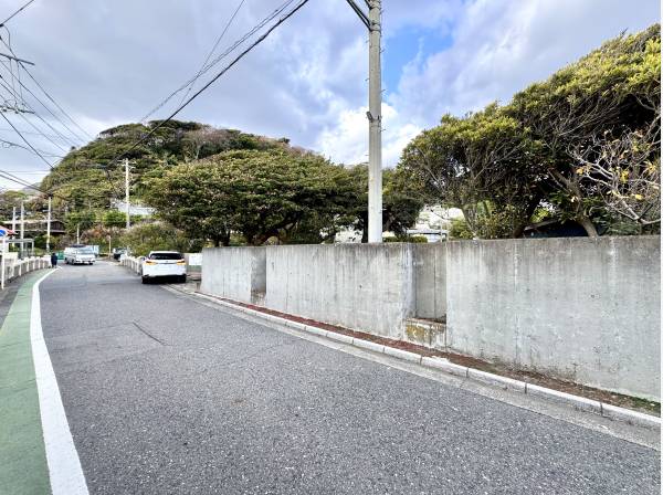 道路も広く車の進入も安心です