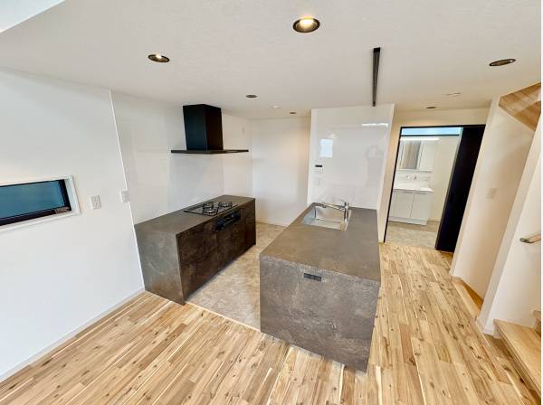 グラフテクトのキッチンは高級感があり、日々の家事に花を添えます