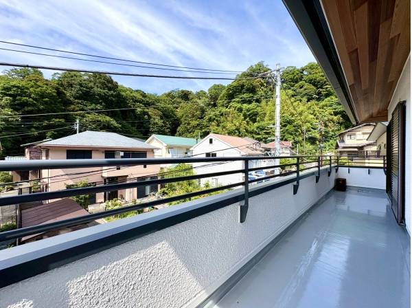 バルコニーからの眺め
鎌倉らしい緑を