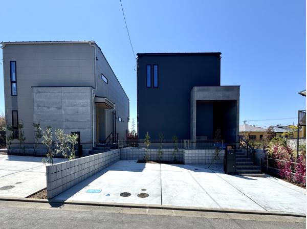 カースペースは2台
キューブ型のデザインが素敵です