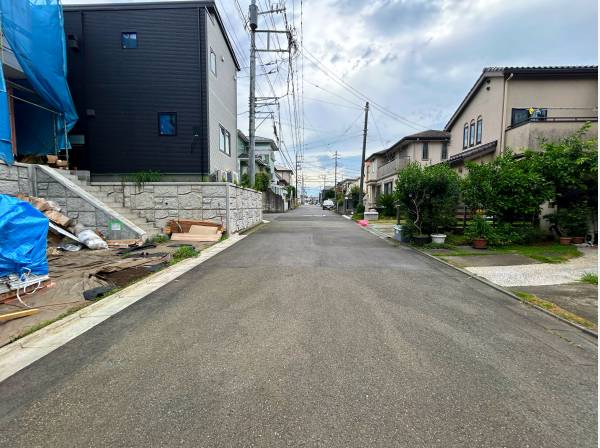 前面道路は約5.9m御座います