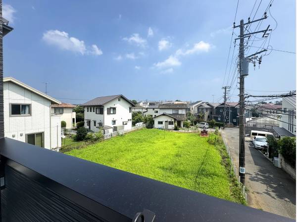 緑の広がる抜け開放感が心地良いバルコニーからの眺め