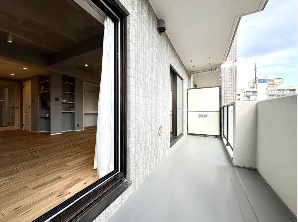 リビングから繋がるバルコニー