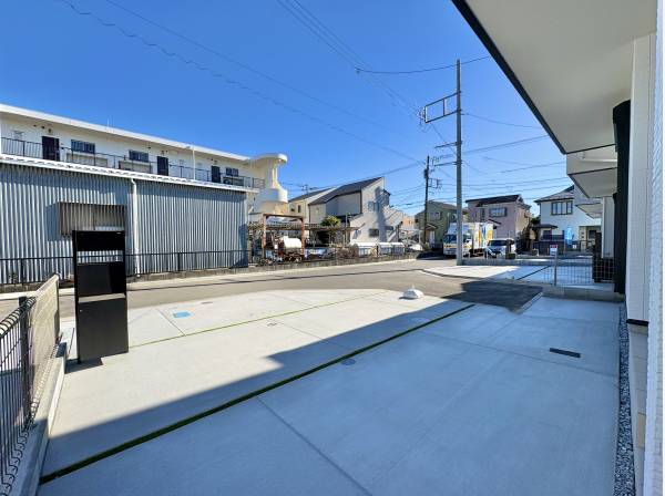 余裕をもって設計したカースペースは２台駐車が可能（車種による）