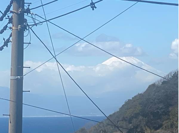 この日は雲がかかっていましたが、雪化粧した富士山もこの通り。