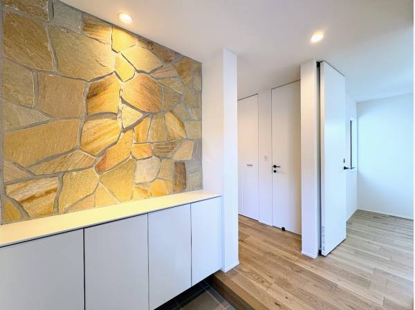 お洒落なデザインの玄関スペース