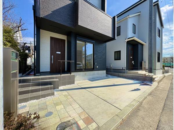 カースパースは１台。ゆったり駐車が可能です。