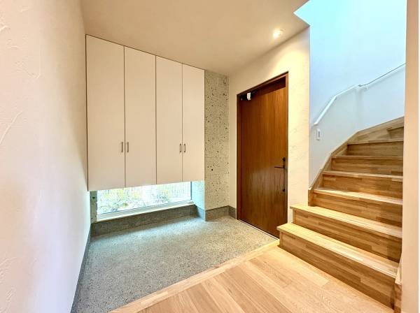 ゆとりある玄関。収納たっぷりです。