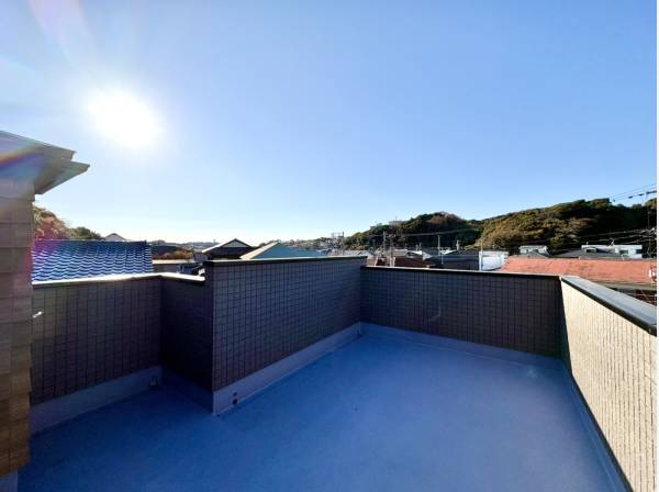 大型ルーフバルコニーがございます。