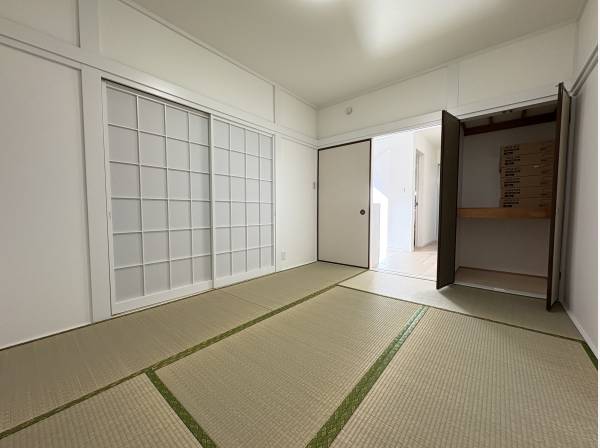 玄関横には和室も