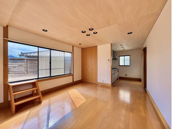 大きな窓から効率よく採光がとれます