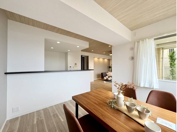 スッキリとした空間が広がるLDK