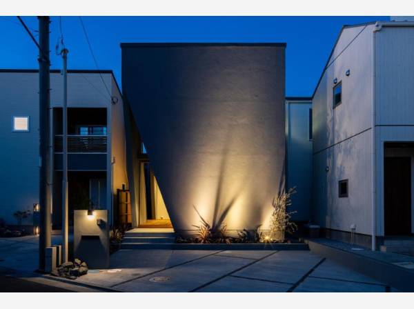 夜はライトアップされるとお店のようですね！