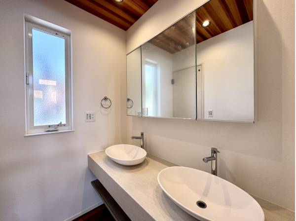 洗面はダブルタイプと利便性アップ